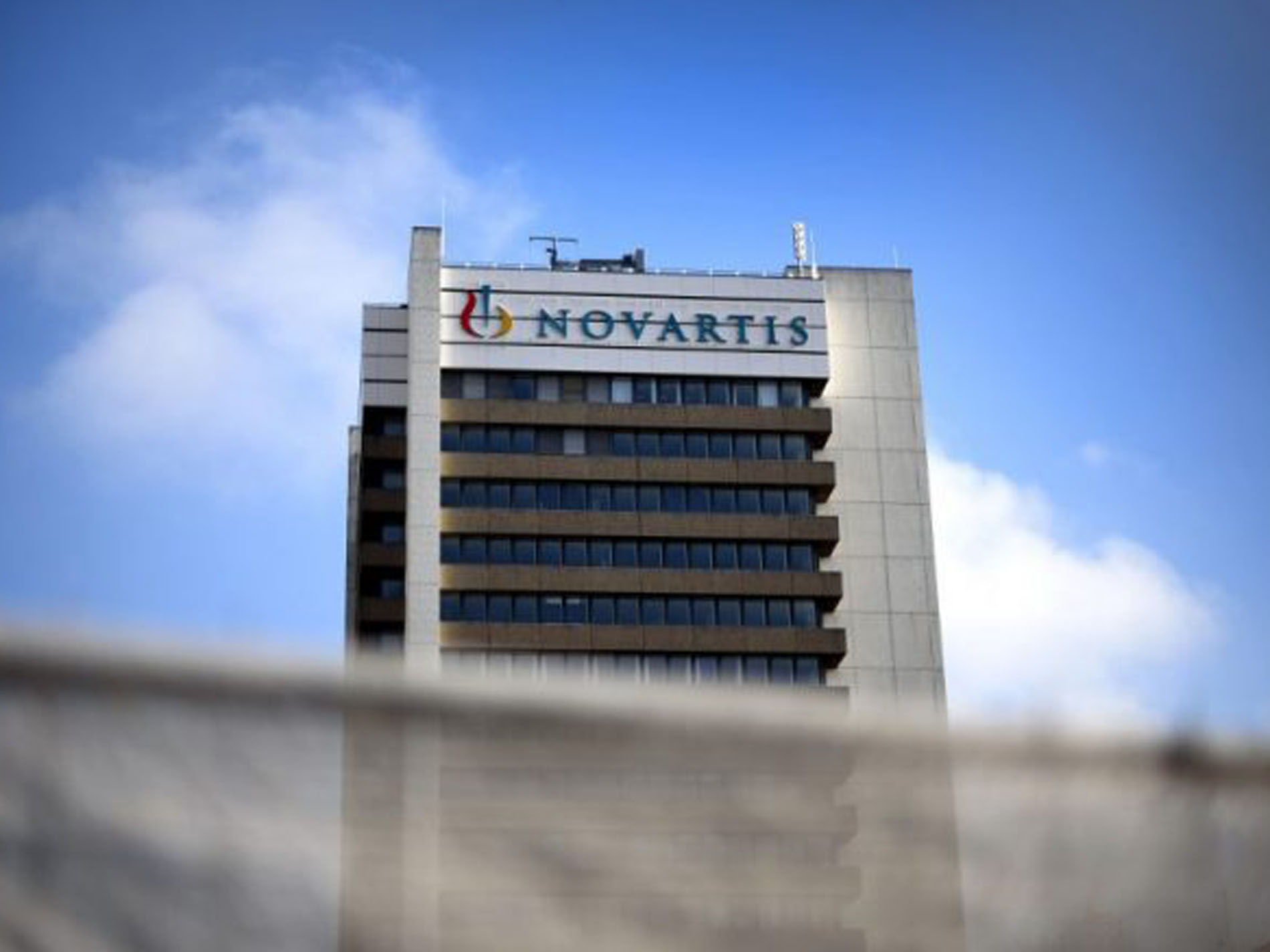 Novartis: Ο εξωδικαστικός συμβιβασμός στις ΗΠΑ προκαλεί αντιδράσεις στην Ελλάδα