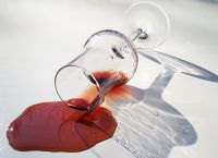 Πως να διώξω τον λεκέ από κρασί