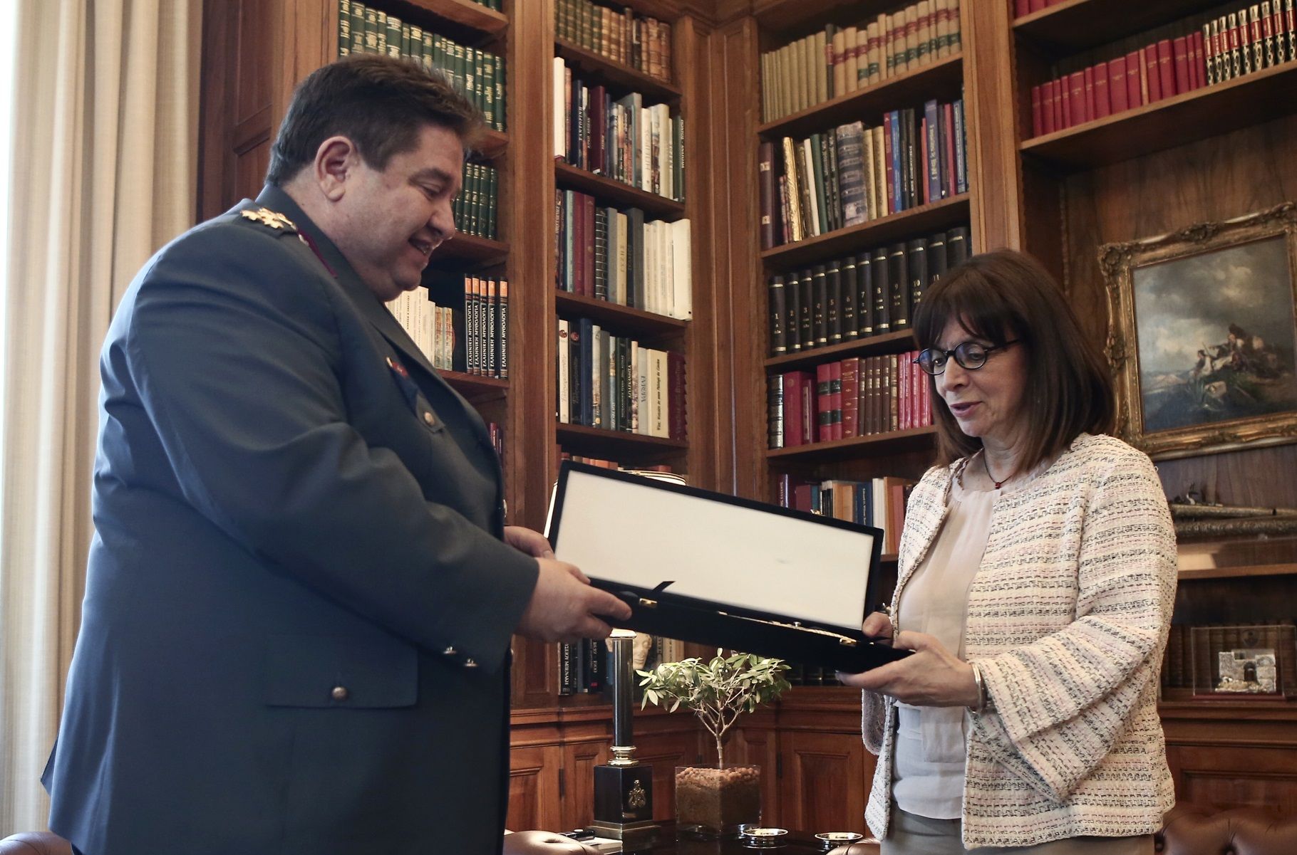 Κατερίνα Σακελλαροπούλου: Με τον αρχηγό της Αστυνομίας συναντήθηκε η ΠτΔ