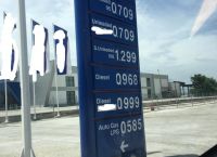 Αυτό είναι το πρατήριο που πουλάει τη βενζίνη 0.709 λεπτά το λίτρο – Ουρές αυτοκινήτων Αυτό είναι το πρατήριο που πουλάει τη βενζίνη 0.709 λεπτά το λίτρο – Ουρές αυτοκινήτων