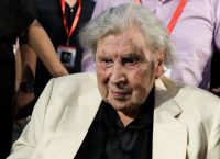 Θεοδωράκης για Χατζηδάκι: «Του έκλεισα τα μάτια» εξομολογείται ο μεγάλος μουσικοσυνθέτης Θεοδωράκης για Χατζηδάκι: «Του έκλεισα τα μάτια» εξομολογείται ο μεγάλος μουσικοσυνθέτης