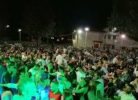 Αλίαρτος: Εικόνες συνωστισμού και παρουσία βουλευτών σε γιορτή στην πόλη της Βοιωτίας