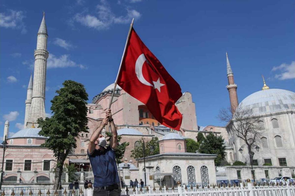 Αυτή είναι η αντίδραση της Ρωσίας για τη μετατροπή της Αγιάς Σοφιάς σε τζαμί