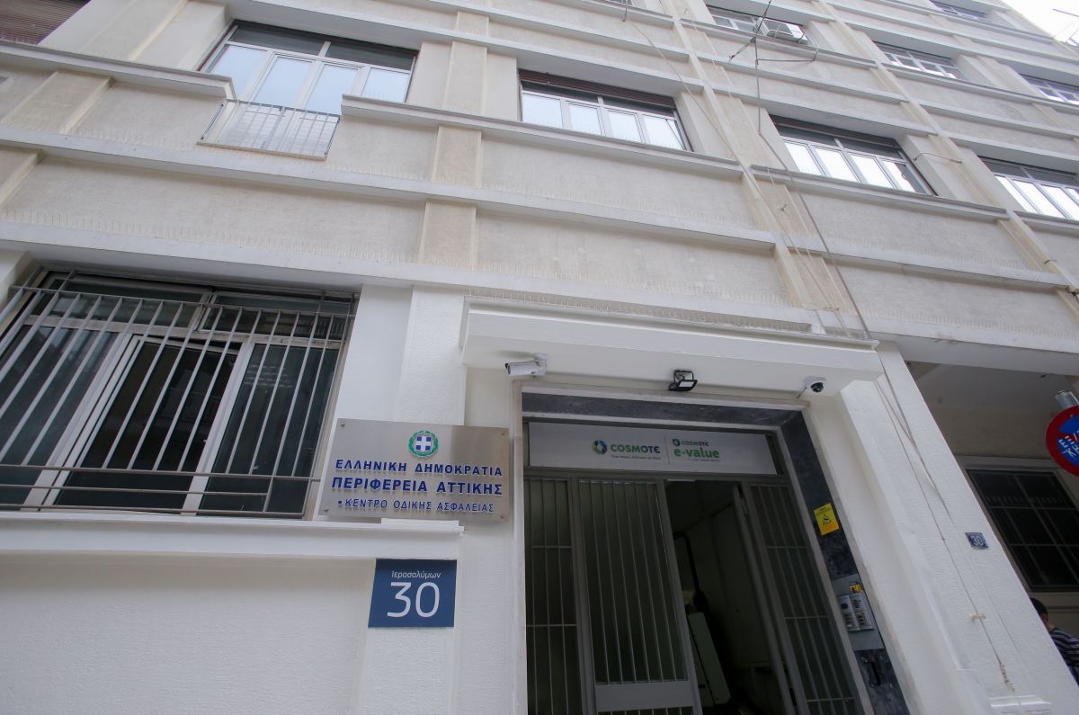 Περιφέρεια Αττικής: Αποχώρησε η αντιπολίτευση – Έμειναν Χρυσή Αυγή και Τζήμερος