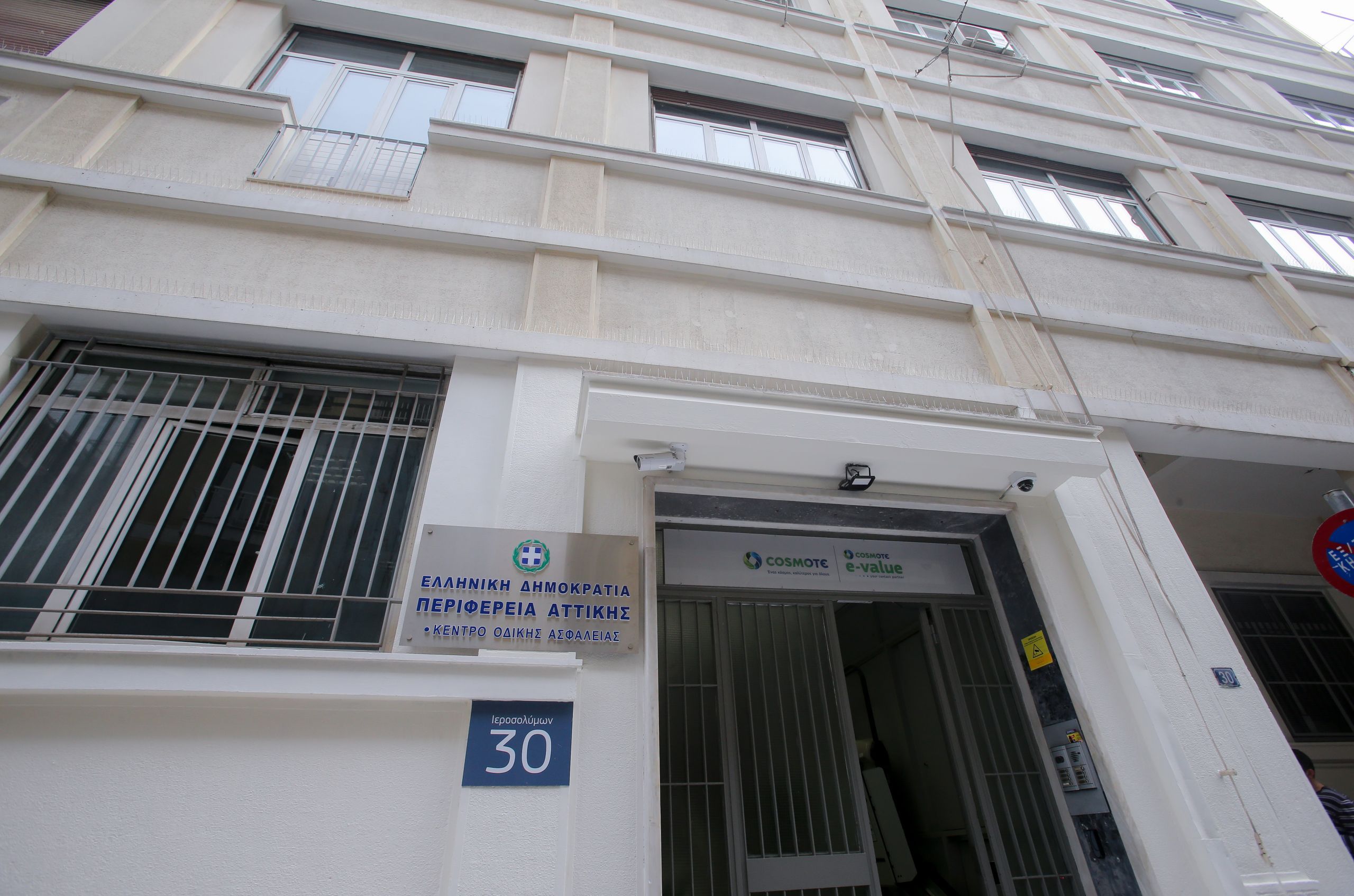 Περιφέρεια Αττικής: Αποχώρησε η αντιπολίτευση – Έμειναν Χρυσή Αυγή και Τζήμερος