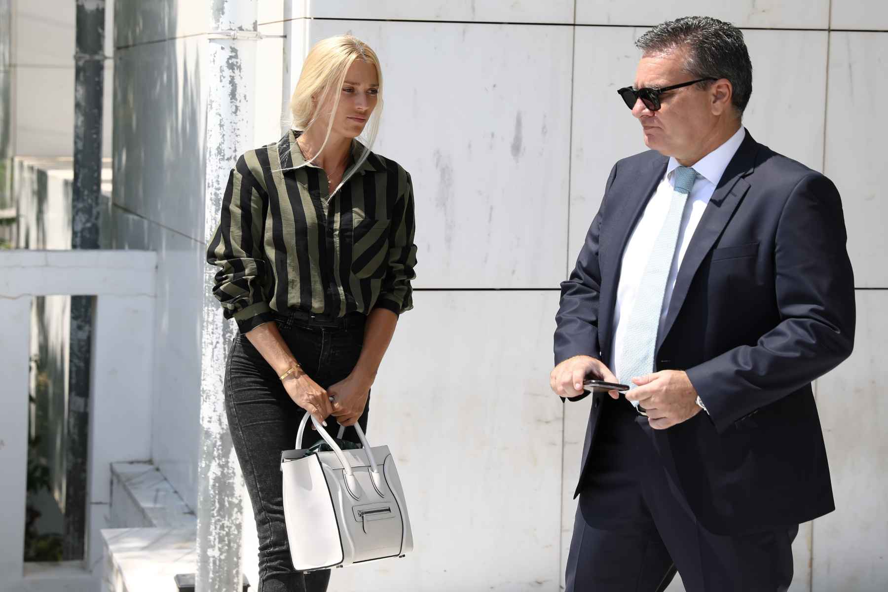 Δολοφονία Γιάννη Μακρή: Στο δικαστήριο η Βικτώρια Καρύδα –  Αντιμέτωπη με τους δυο δολοφόνους