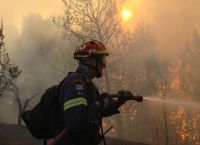 Φωτιά Κεχριές Κορινθίας: Συνεχίζεται η πύρινη κόλαση – Προβληματισμός για τους ισχυρούς ανέμους