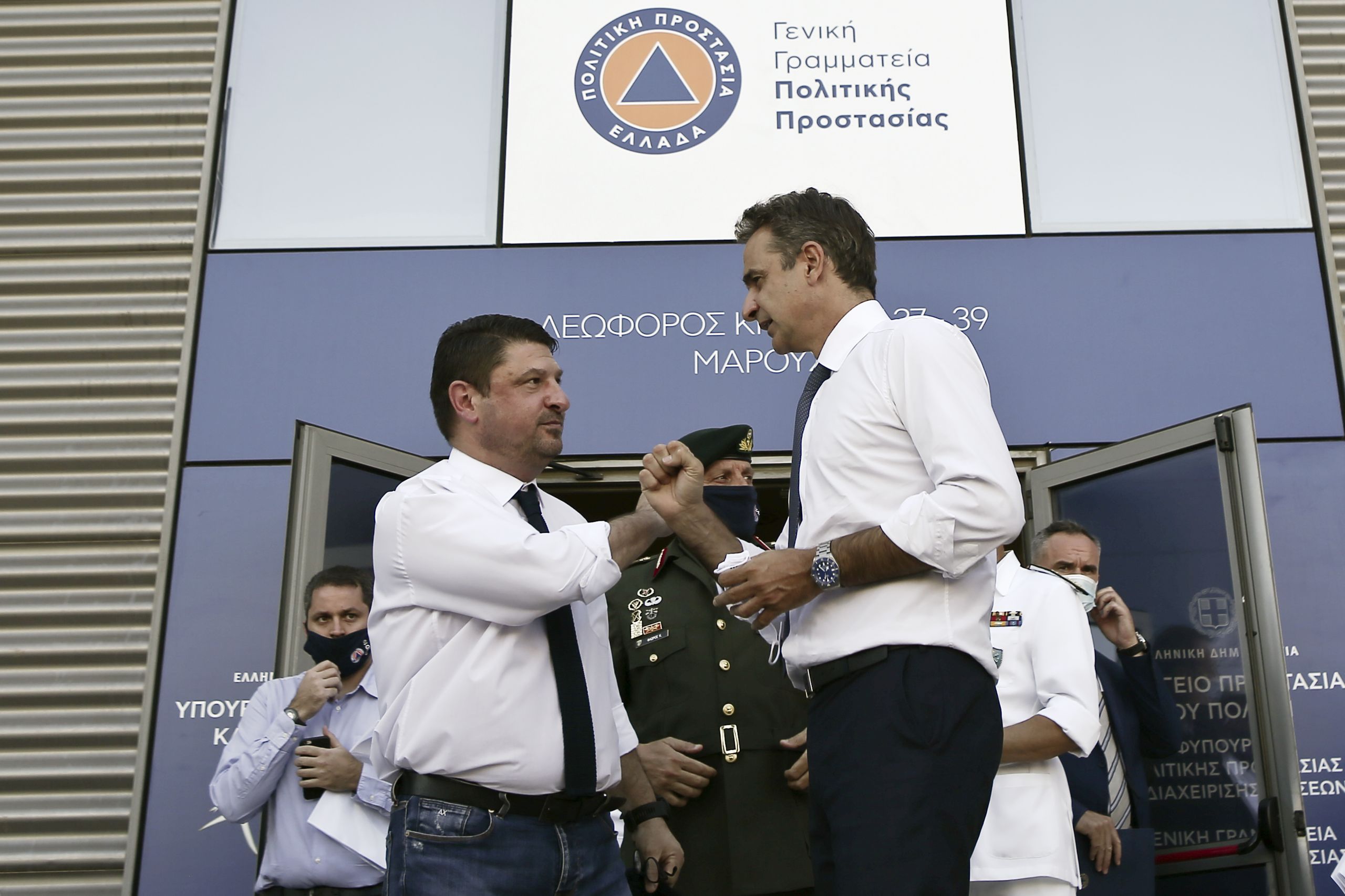 Μητσοτάκης Πολιτική Προστασία: Επίσκεψη του πρωθυπουργού στο υφυπουργείο – «Θα τα φέρουμε όλα εις πέρας»