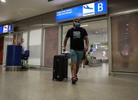 Κορωνοϊός άνοιγμα συνόρων: Τουλάχιστον 11 κρούσματα από τις πτήσεις
