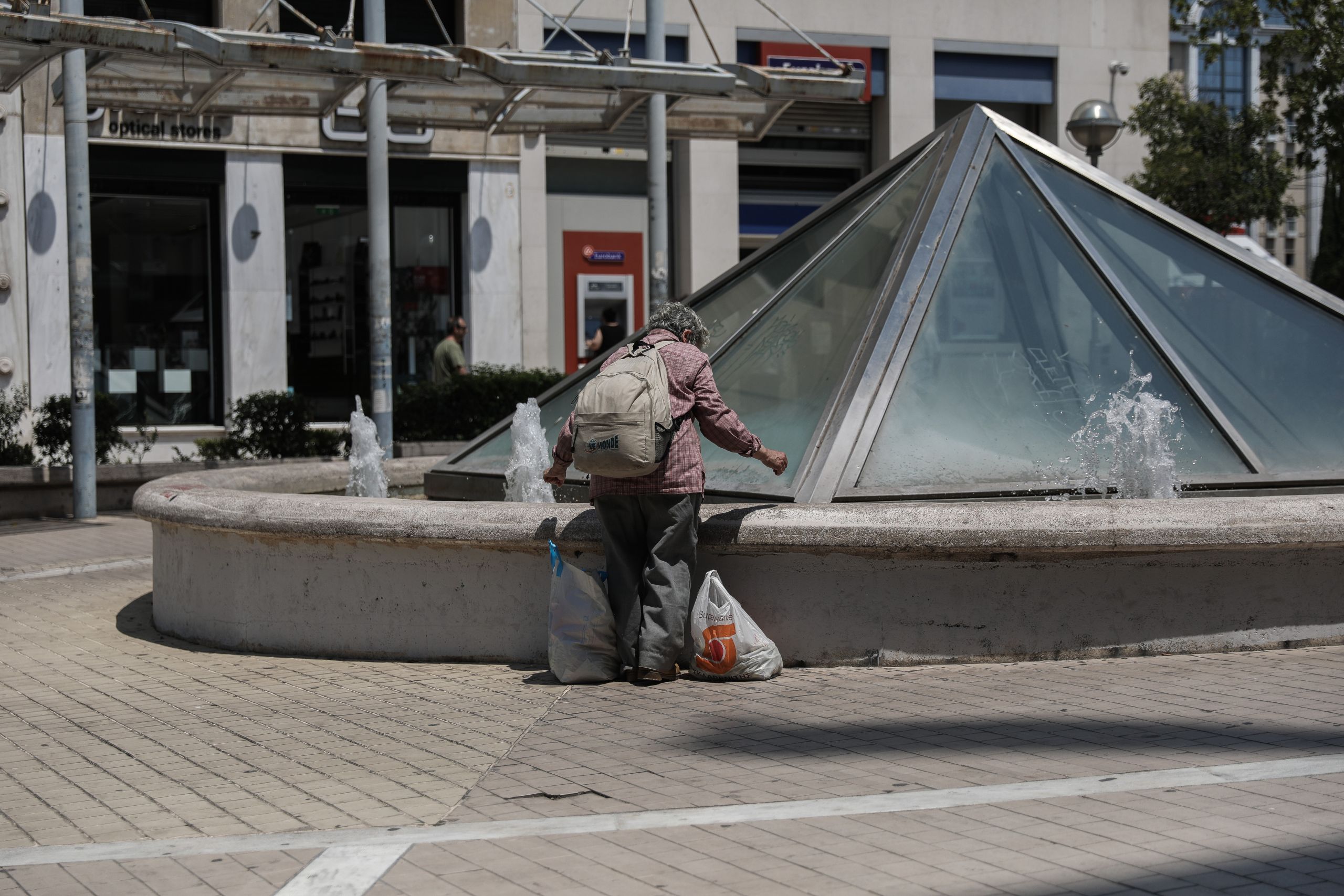 Καύσωνας: Οι συμβουλές προφύλαξης για τους καρδιοπαθείς