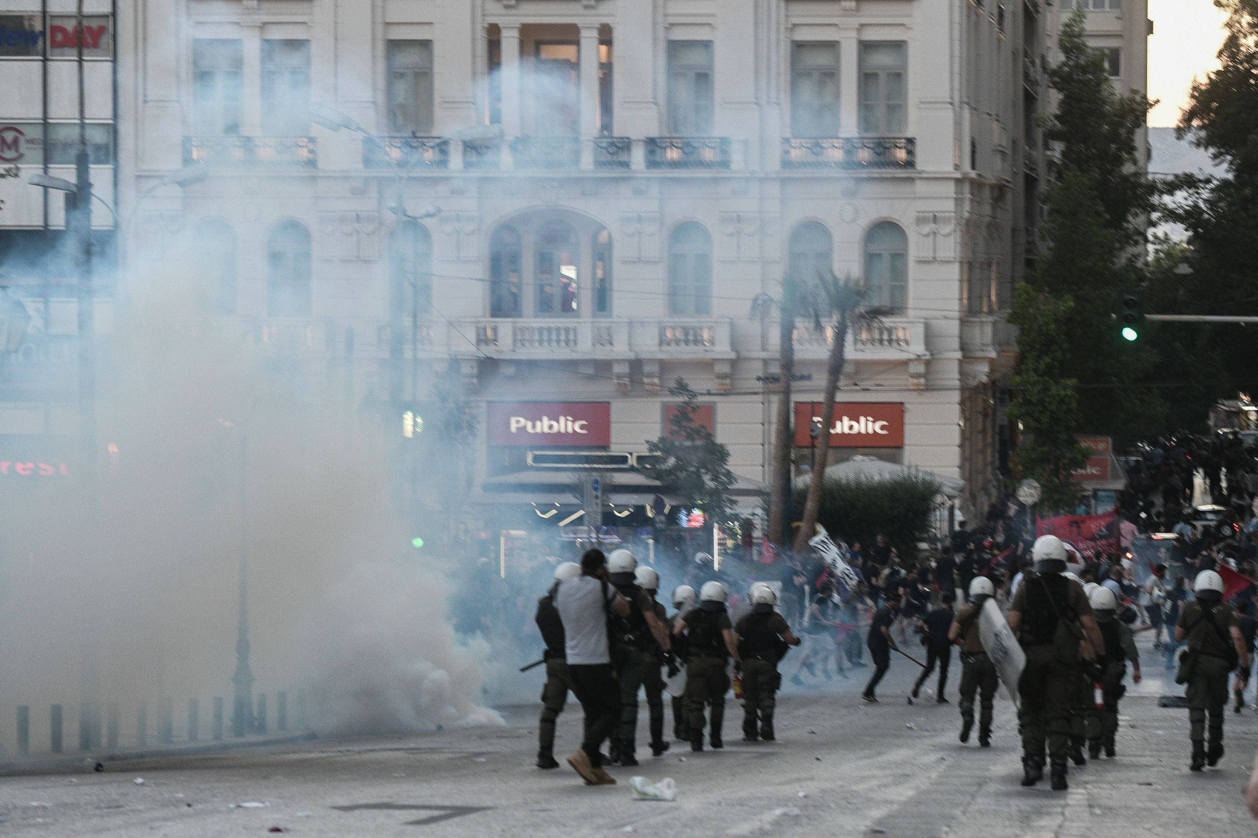Αστυνομικός επεισόδια: Δικογραφία για τον αξιωματικό που κατηγορείται ότι απέτρεψε τη σύλληψη κουκουλοφόρου