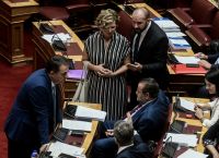 Βουλή: Ένταση με βουλευτή του ΣΥΡΙΖΑ – Διεκόπη η συνεδρίαση Βουλή: Ένταση με βουλευτή του ΣΥΡΙΖΑ – Διεκόπη η συνεδρίαση