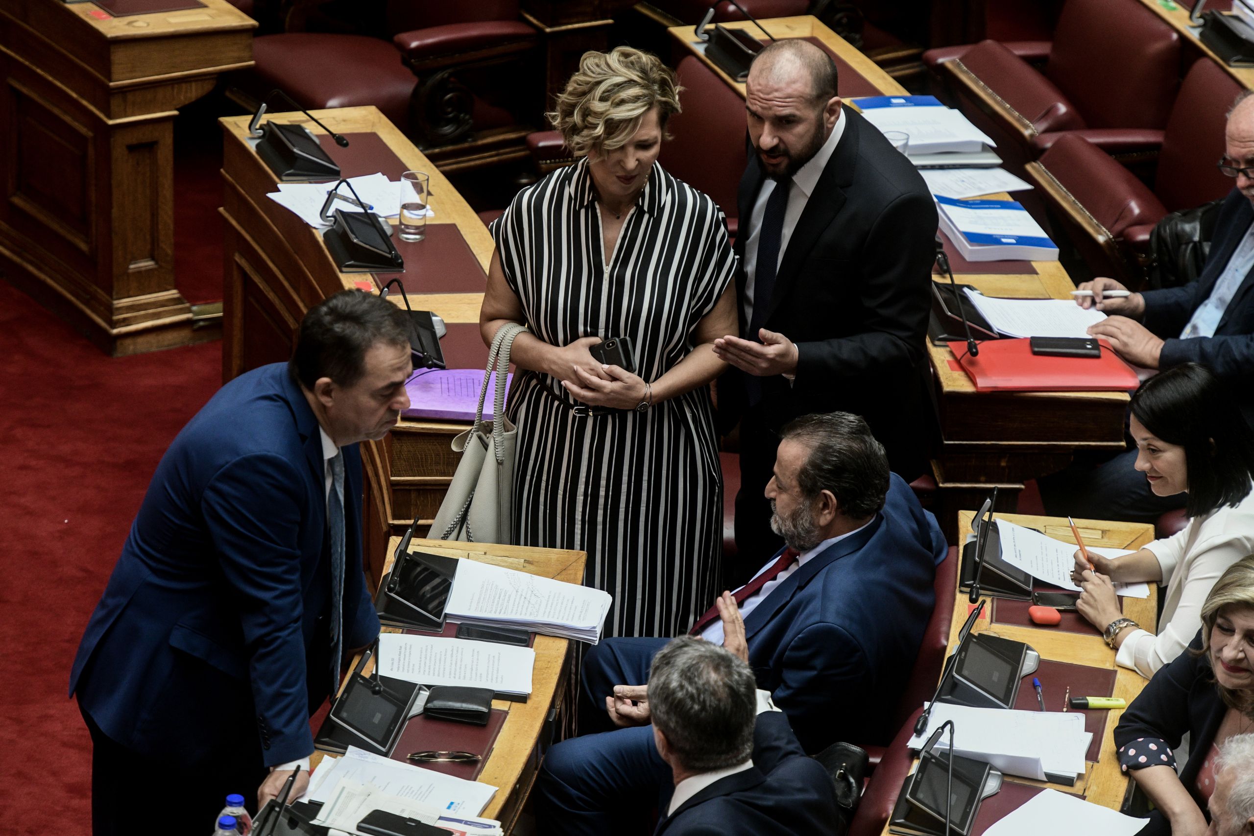 Βουλή: Ένταση με βουλευτή του ΣΥΡΙΖΑ – Διεκόπη η συνεδρίαση