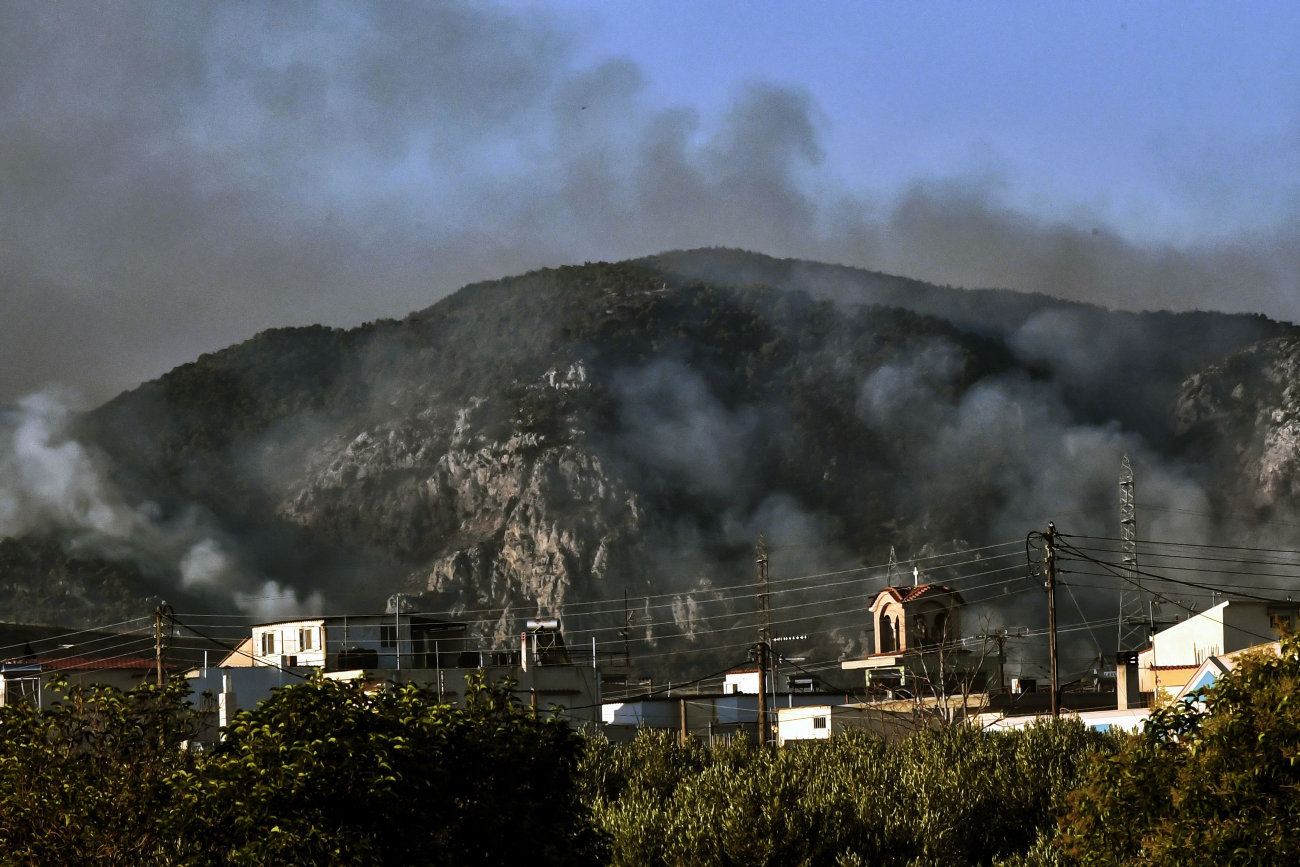 Φωτιά Κεχριές Κορινθίας: Ευθύνες στην κυβέρνηση καταλογίζει ο ΣΥΡΙΖΑ
