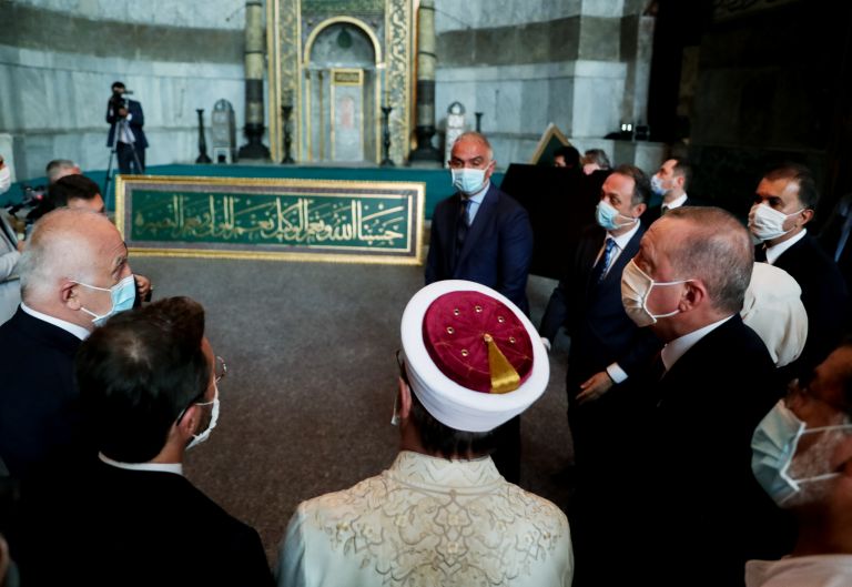 «Μαρμαρωμένος βασιλιάς και θα ξυπνώ απ’ το μνήμα»