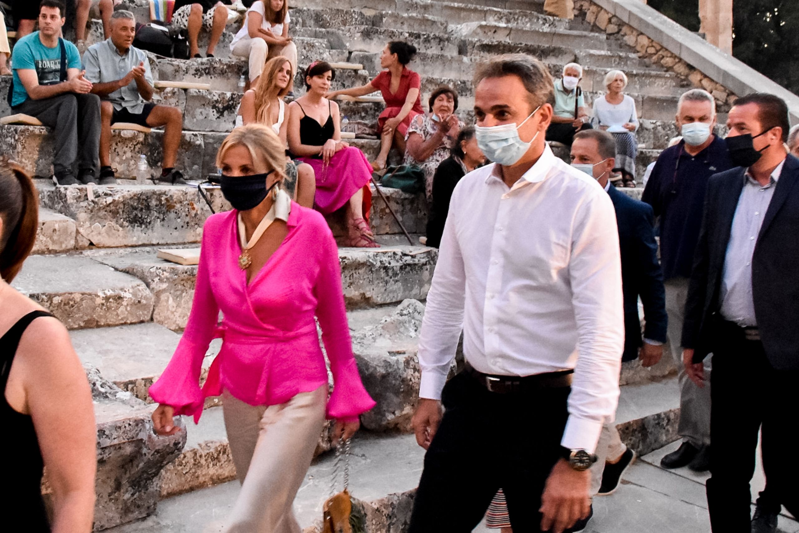 Οι πτήσεις του πρωθυπουργού θάφτηκαν κάτω από τα 20 εκατομμύρια ευρώ της διαφήμισης