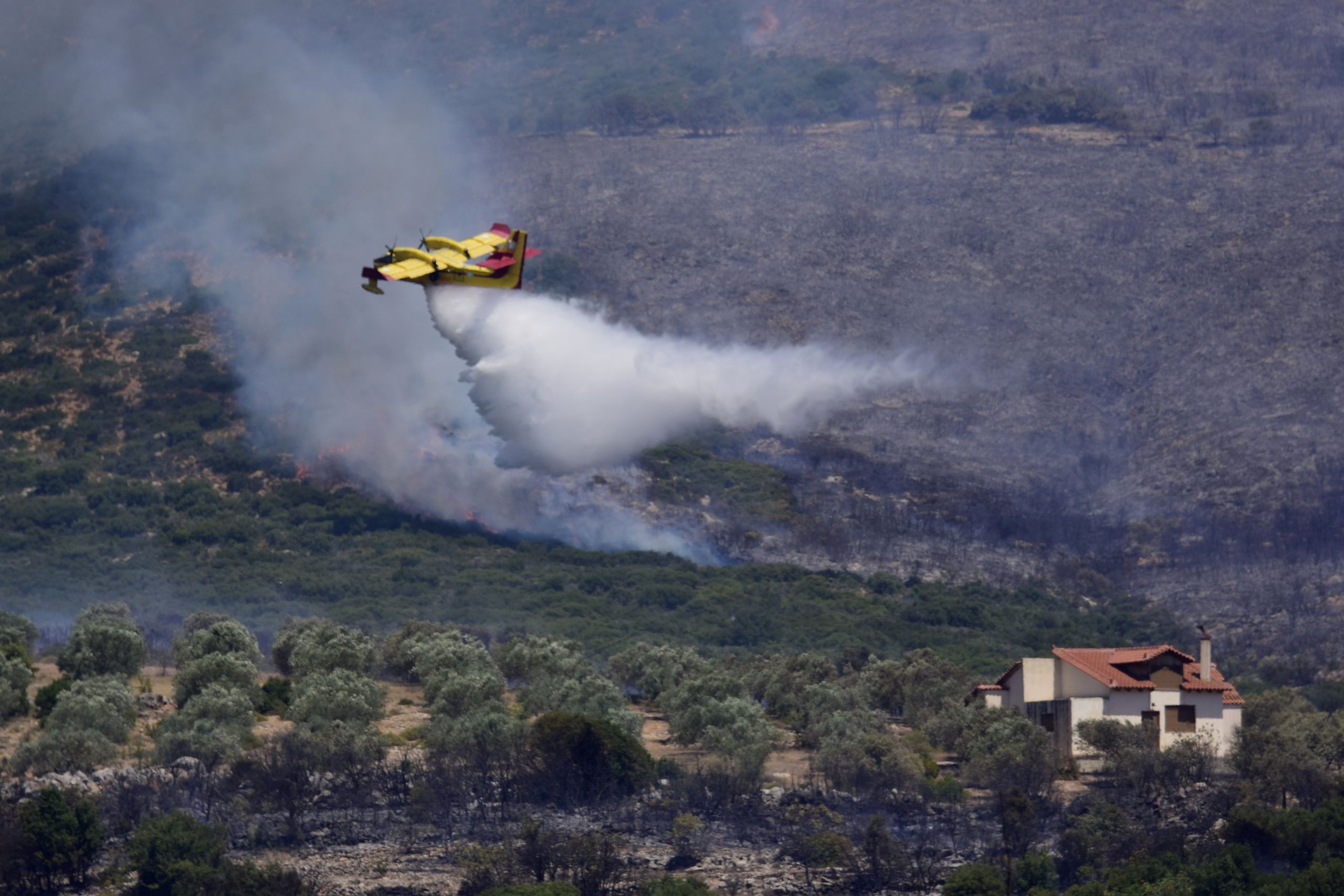 Φωτιές Ελλάδα: Σε επιφυλακή η Πυροσβεστική στην Επίδαυρο – Φωτιά στον ΧΥΤΑ Τεμπλονίου