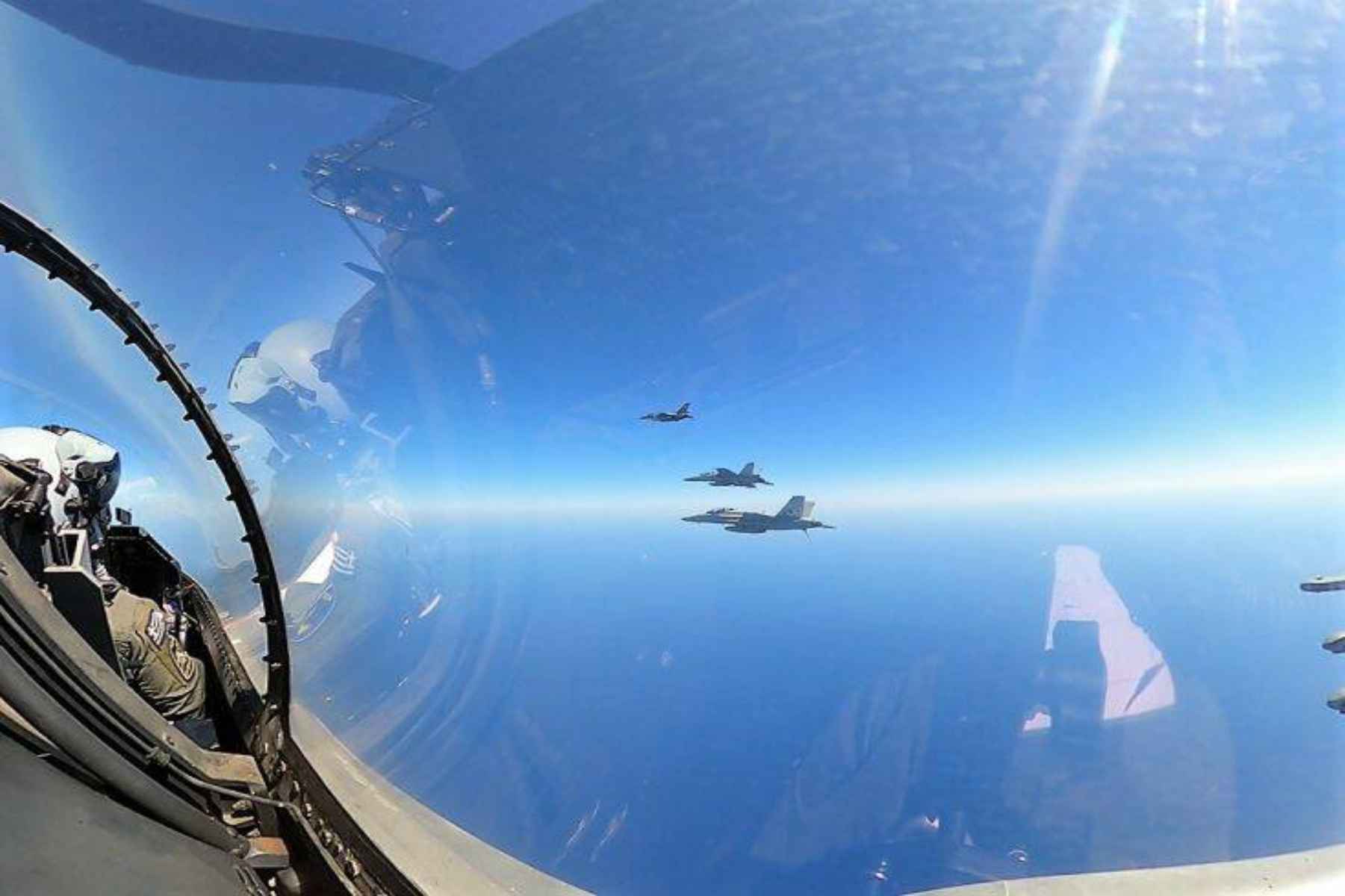Άσκηση Ελλάδα ΗΠΑ: Εικόνες από την συνεκπαίδευση – Συμμετέχει και το αεροπλανοφόρο «Αϊζενχάουερ»