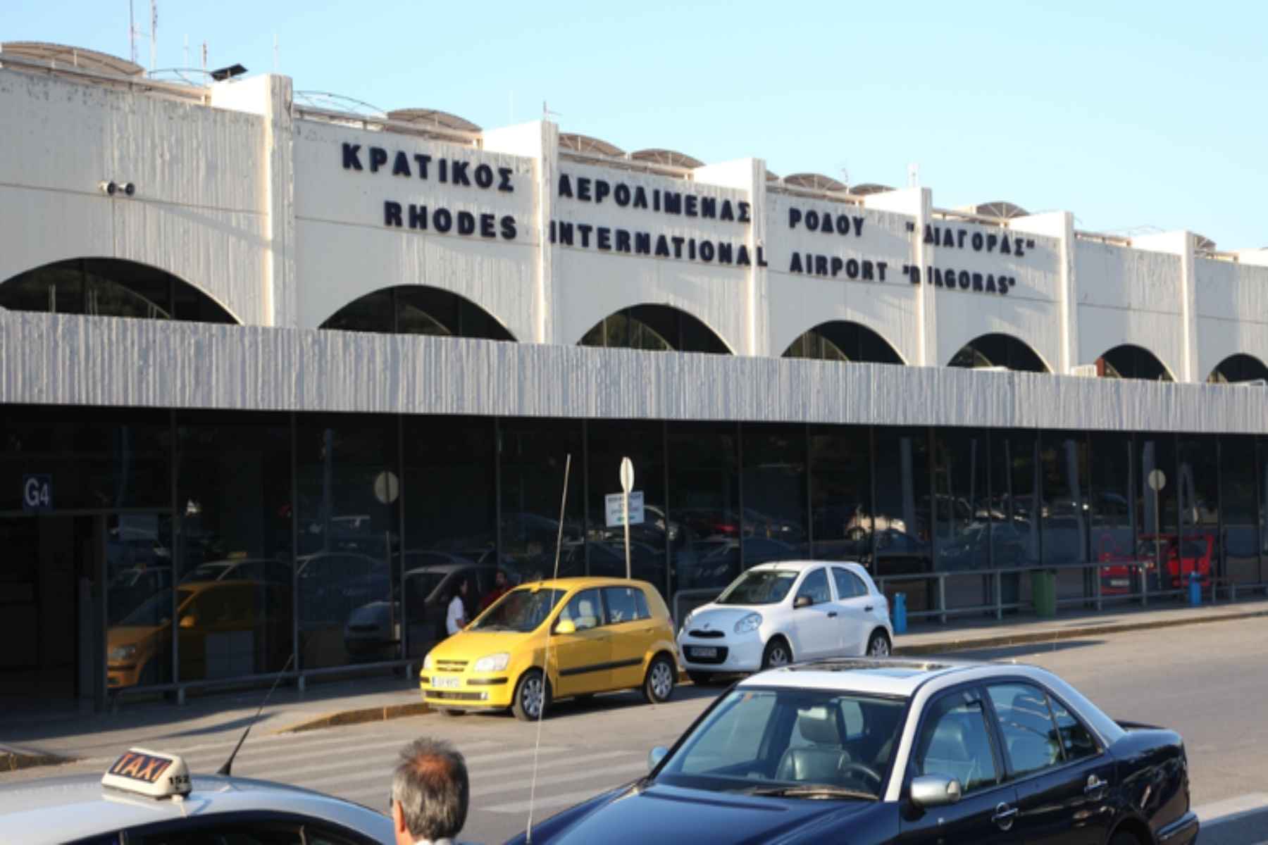 Ρόδος: Έφτασε τσάρτερ με τουρίστες από τη Σουηδία παρά την απαγόρευση