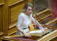 Η βουλευτής του ΜέΡΑ25 Αγγελική Αδαμοπούλου μιλά στο Pagenews.gr