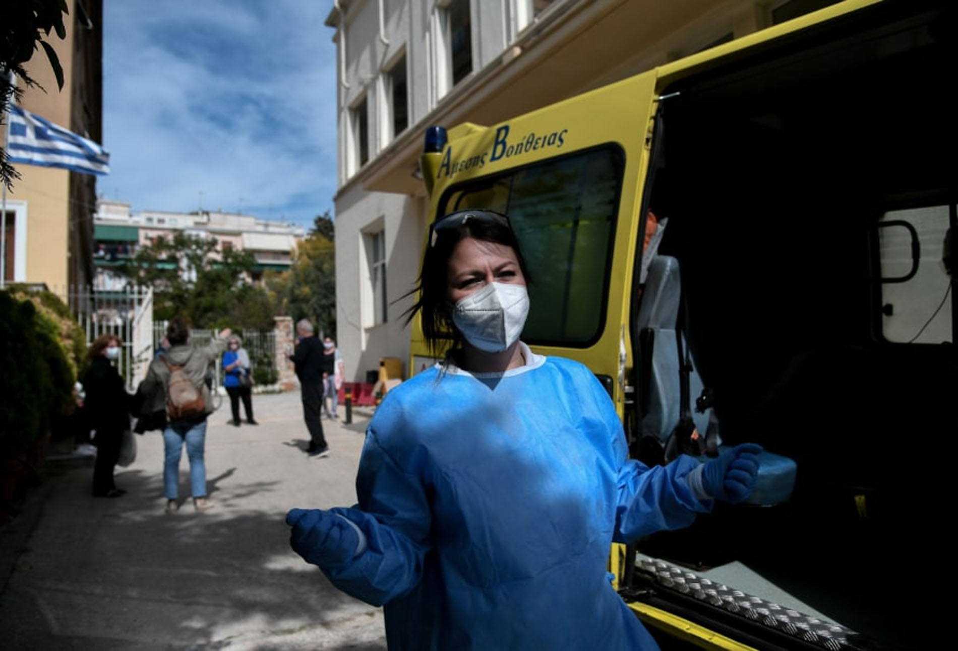 Θεσσαλονίκη: Νεκρή δημοτική υπάλληλος που έπεσε από μπαλκόνι [pics+vid]