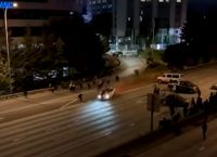 ΗΠΑ: Αυτοκίνητο έπεσε πάνω σε διαδηλωτές στην Ουάσινγκτον [vid]
