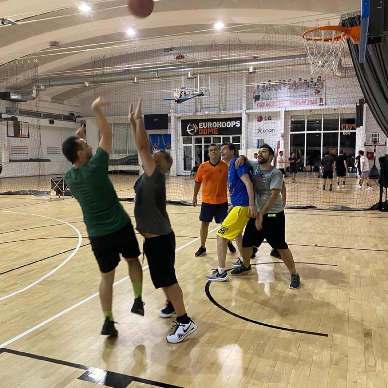 Ο Σύριζα πήρε μπάλα και παίζει μπάσκετ