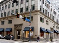 Κήρυξε πτώχευση η Brooks Brothers