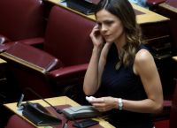 Αχτσιόγλου για αναδρομικά: Αυταρχική και αλαζονική η απόφαση Μητσοτάκη Αχτσιόγλου για αναδρομικά: Αυταρχική και αλαζονική η απόφαση Μητσοτάκη