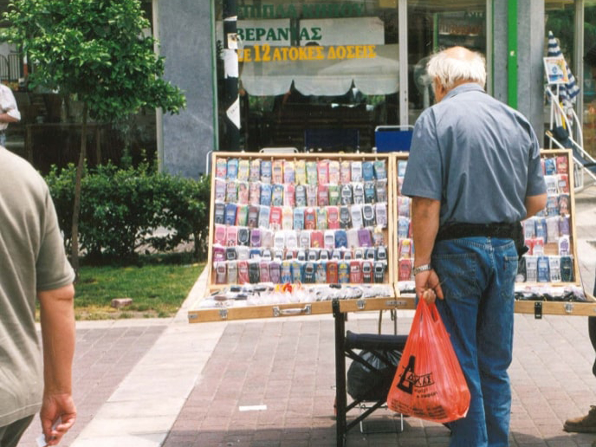Παράνομο εμπόριο: Τι αλλάζει στην αγορά προκειμένου να αντιμετωπιστεί