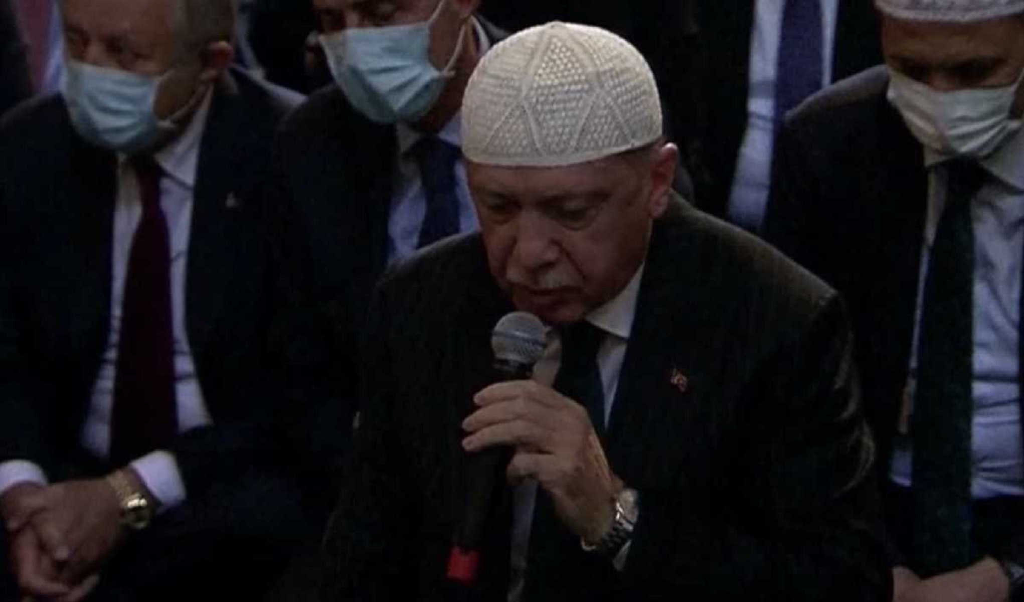 Αγιά Σοφιά: Ο Ερντογάν προσεύχεται στην Μεγάλη Εκκλησία