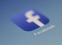Facebook Ταϋλάνδη: Οι «υποκλίσεις» στη βασιλεία έφεραν μπελάδες για το κοινωνικό δίκτυο Facebook Ταϋλάνδη: Οι «υποκλίσεις» στη βασιλεία έφεραν μπελάδες για το κοινωνικό δίκτυο