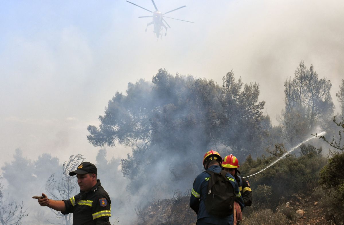 Φωτιά τώρα στην Κηφισιά: Πυρκαγιά μεταξύ των οδών Κοκκιναρά και Παλλάδος