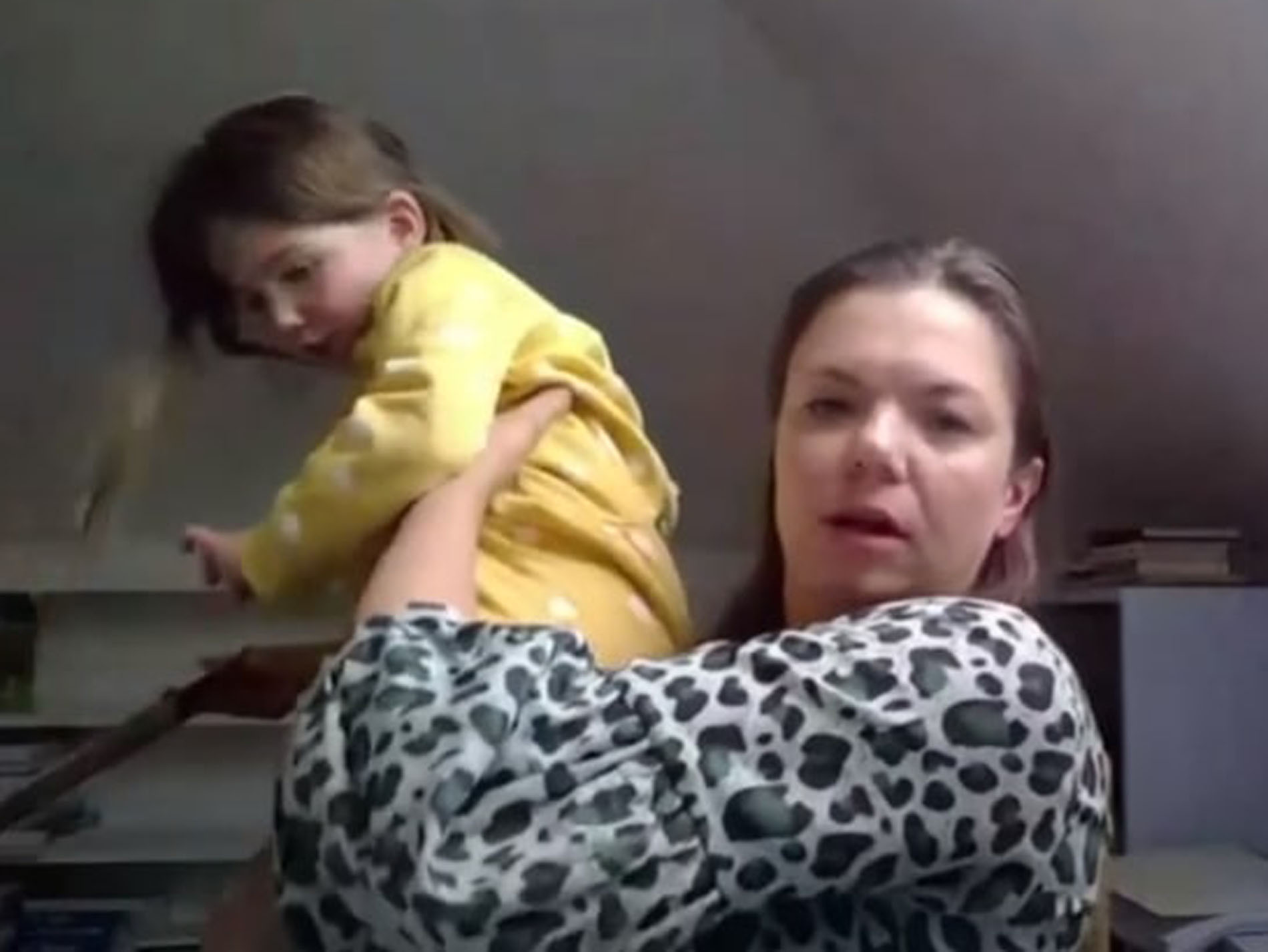 Μαμά πώς τον λένε: Κοριτσάκι διακόπτει ζωντανή σύνδεση στο BBC