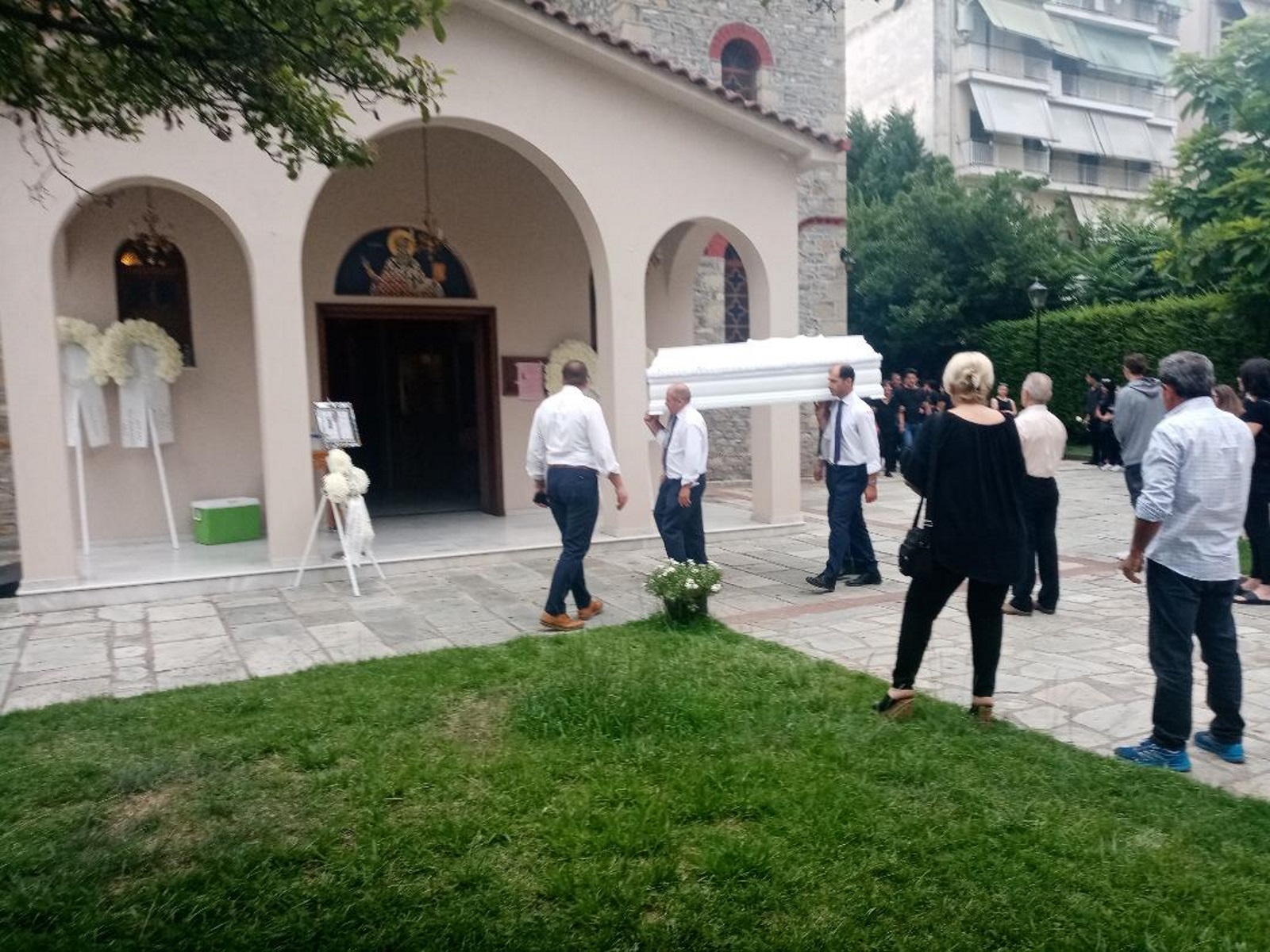 Θάνατος 16χρονη Τρίκαλα: Θρήνος στην κηδεία της Μαρίας – Τα αναπάντητα ερωτήματα