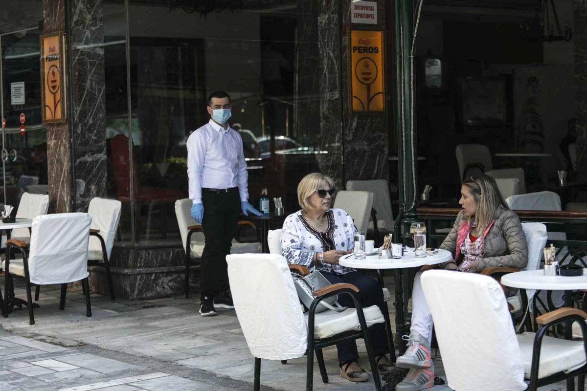 Θάνος Δημόπουλος κορωνοϊός: Εντός των τειχών ο υψηλότερος κίνδυνος μετάδοσης του ιού και όχι από εξωτερικό