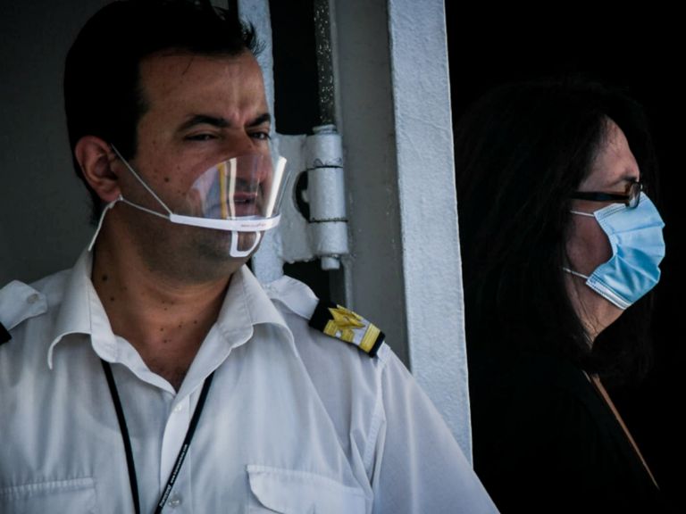 Χρήση μάσκας: Αυτά είναι τα λάθη που κάνουμε όταν τη φοράμε [pics]