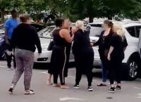 Απίστευτο ξύλο και ξεμάλλιασμα μεταξύ γυναικών