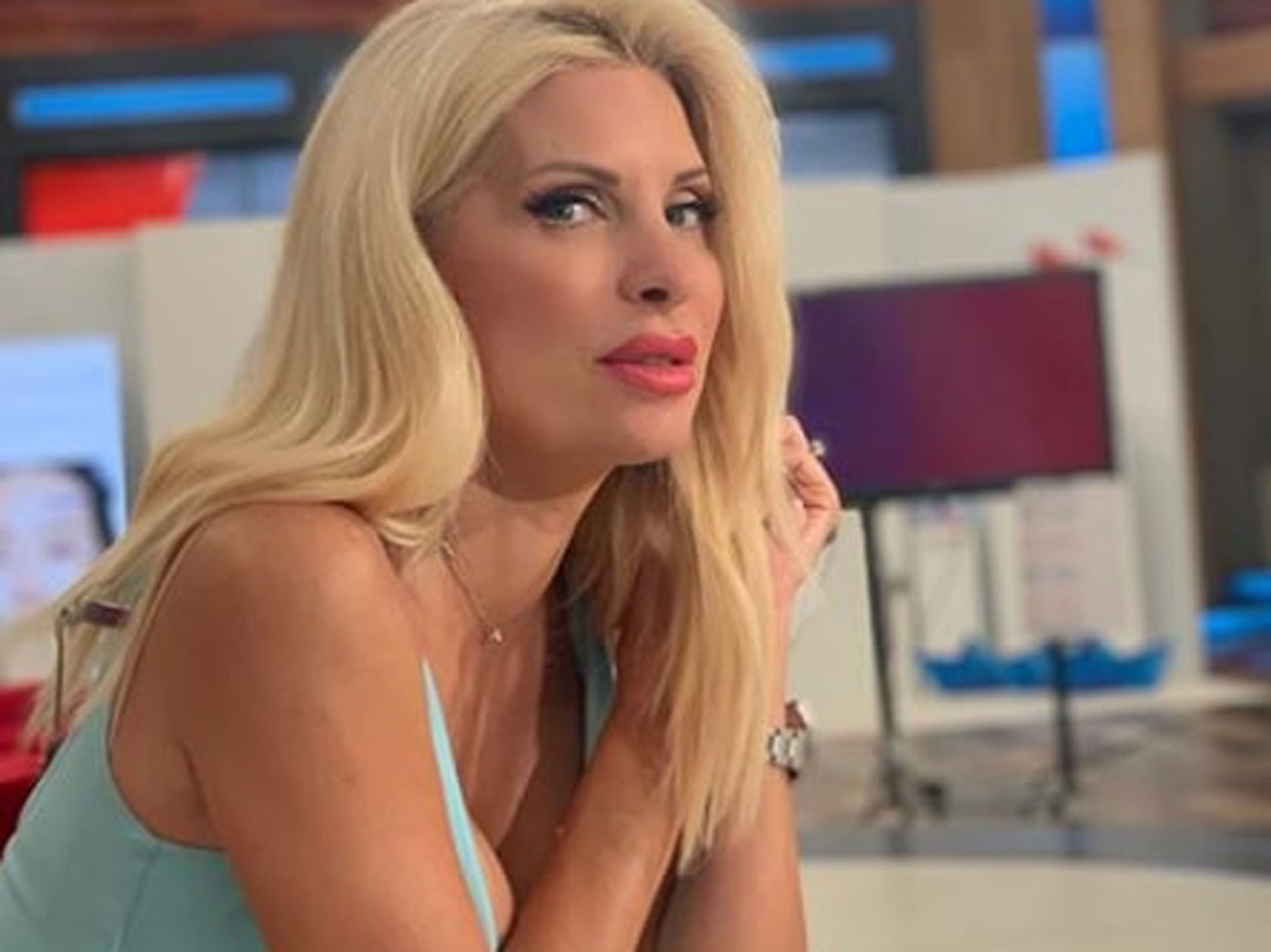 Ελένη Μενεγάκη: Αποκάλυψε τον λόγο για τον οποίο επέστρεψε στην Αθήνα