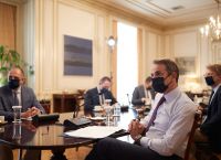 Την επαναφορά του sms και το ενδεχόμενο τοπικών λοκντάουν εξετάζει η κυβέρνηση Την επαναφορά του sms και το ενδεχόμενο τοπικών λοκντάουν εξετάζει η κυβέρνηση