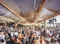 Μύκονος συνωστισμός: Ιδιωτικά πάρτι με πολύ κόσμο – Η παρέμβαση Χρυσοχοΐδη