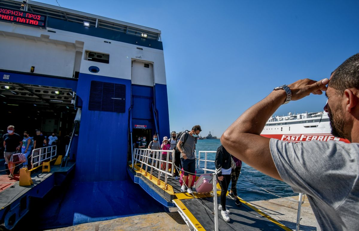 Αυξημένη η κίνηση στο λιμάνι του Πειραιά – Για σήμερα έχουν προγραμματιστεί 23 δρομολόγια