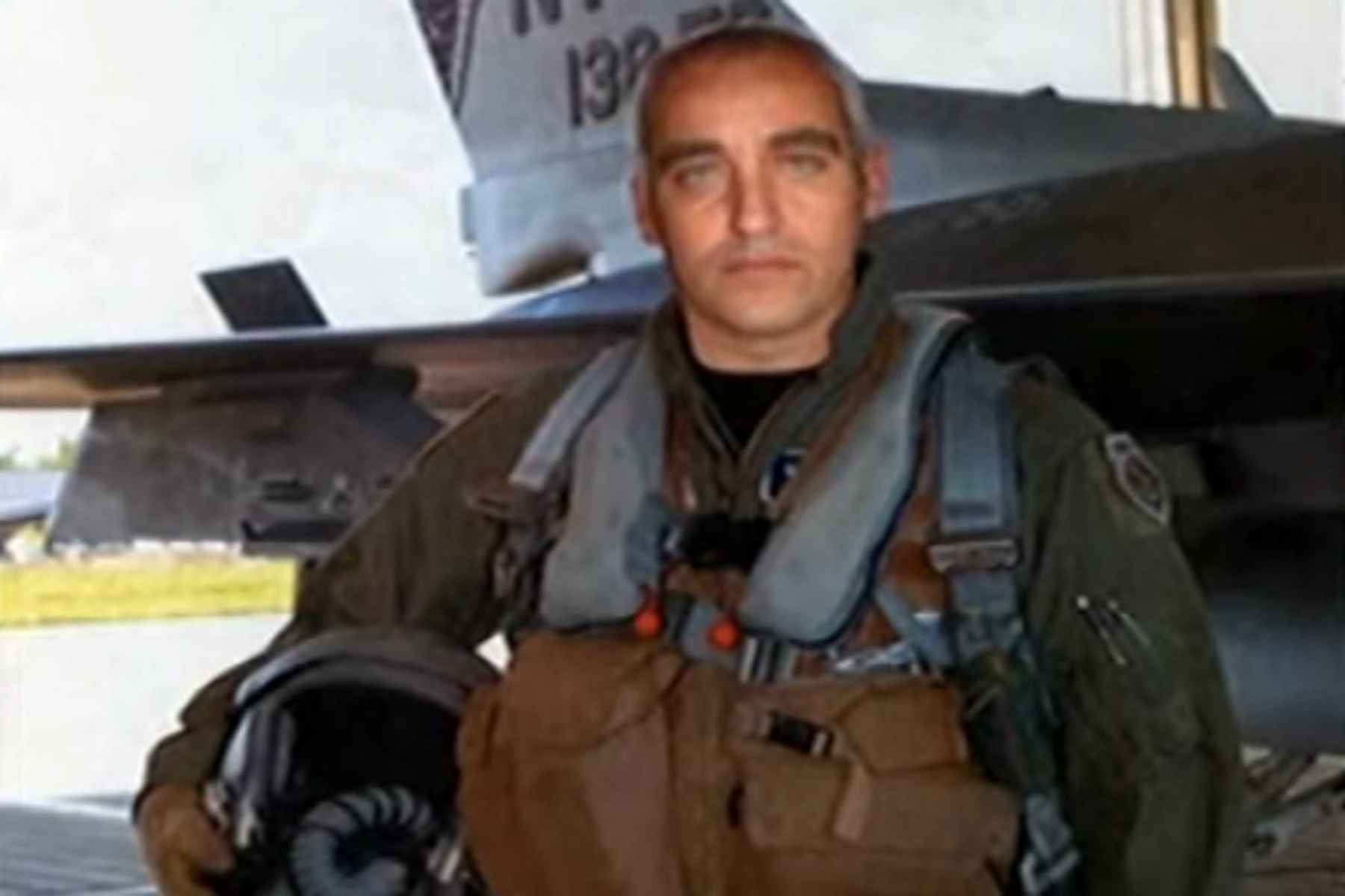 Ψευτογιατρός: Νέα φωτογραφία ντοκουμέντο με την στολή πιλότου