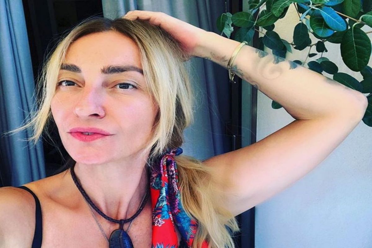 Ρούλα Ρέβη: Στο νοσοκομείο με γυναικολογικό πρόβλημα η φωτογράφος