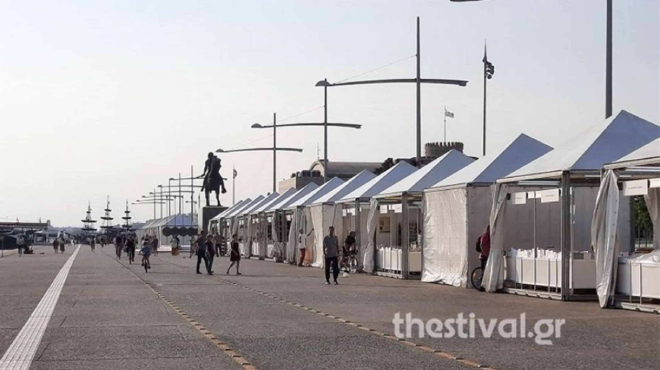 Φεστιβάλ Βιβλίου: Πήγε το ΣΔΟΕ και τα περίπτερα έκλεισαν