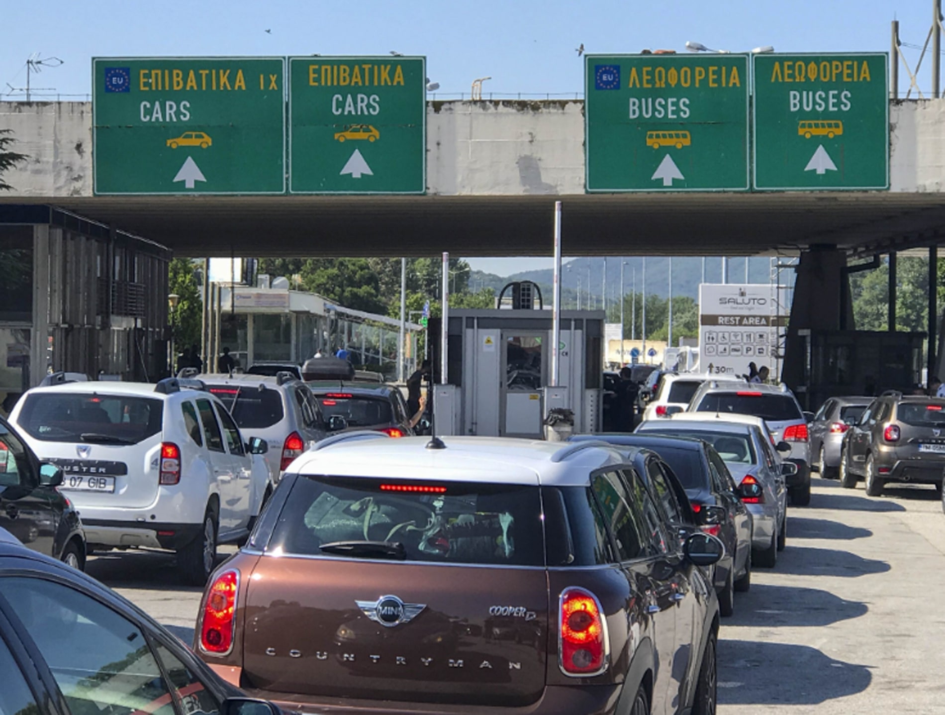 Η Ελλάδα κλείνει τα σύνορα στη Σερβία
