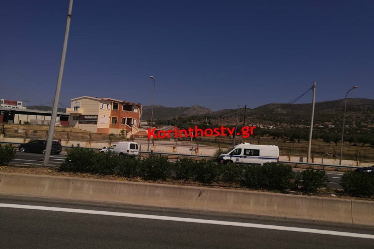Αθηνών Κορίνθου τροχαίο: Τυλίχτηκε αυτοκίνητο στις φλόγες