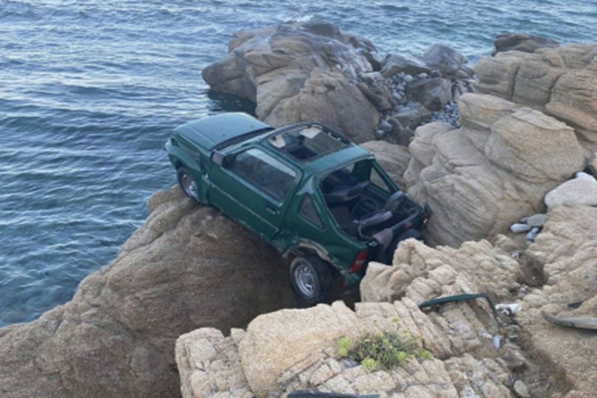 Τροχαίο Μύκονο: Αυτοκίνητα έπεσαν στο γκρεμό, νεκρή 18χρονη