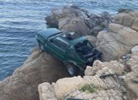 Τροχαίο Μύκονο: Αυτοκίνητα έπεσαν στο γκρεμό, νεκρή 18χρονη