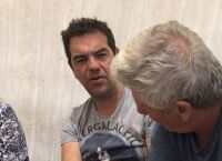 Τσίπρας «Κουλούρι»: Ο πρώην πρωθυπουργός διαβάζει για τις διακοπές του και «σκάει» στα γέλια Τσίπρας «Κουλούρι»: Ο πρώην πρωθυπουργός διαβάζει για τις διακοπές του και «σκάει» στα γέλια